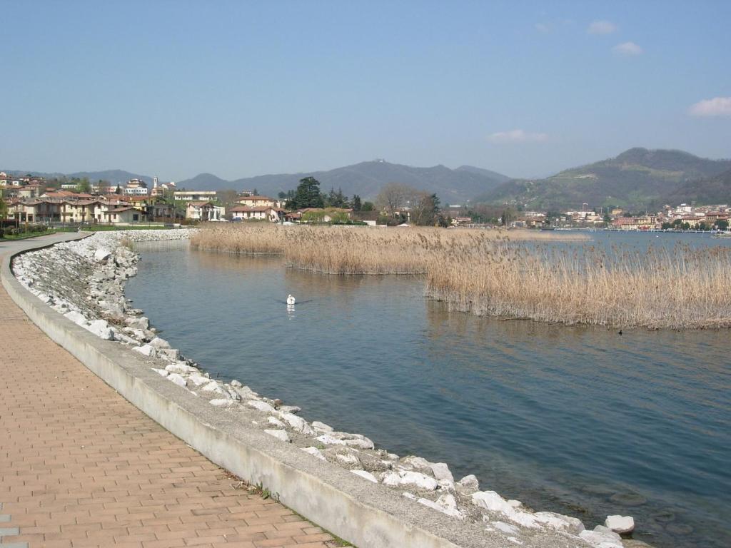 B&B Aria Di Lago ปาราติโค ภายนอก รูปภาพ